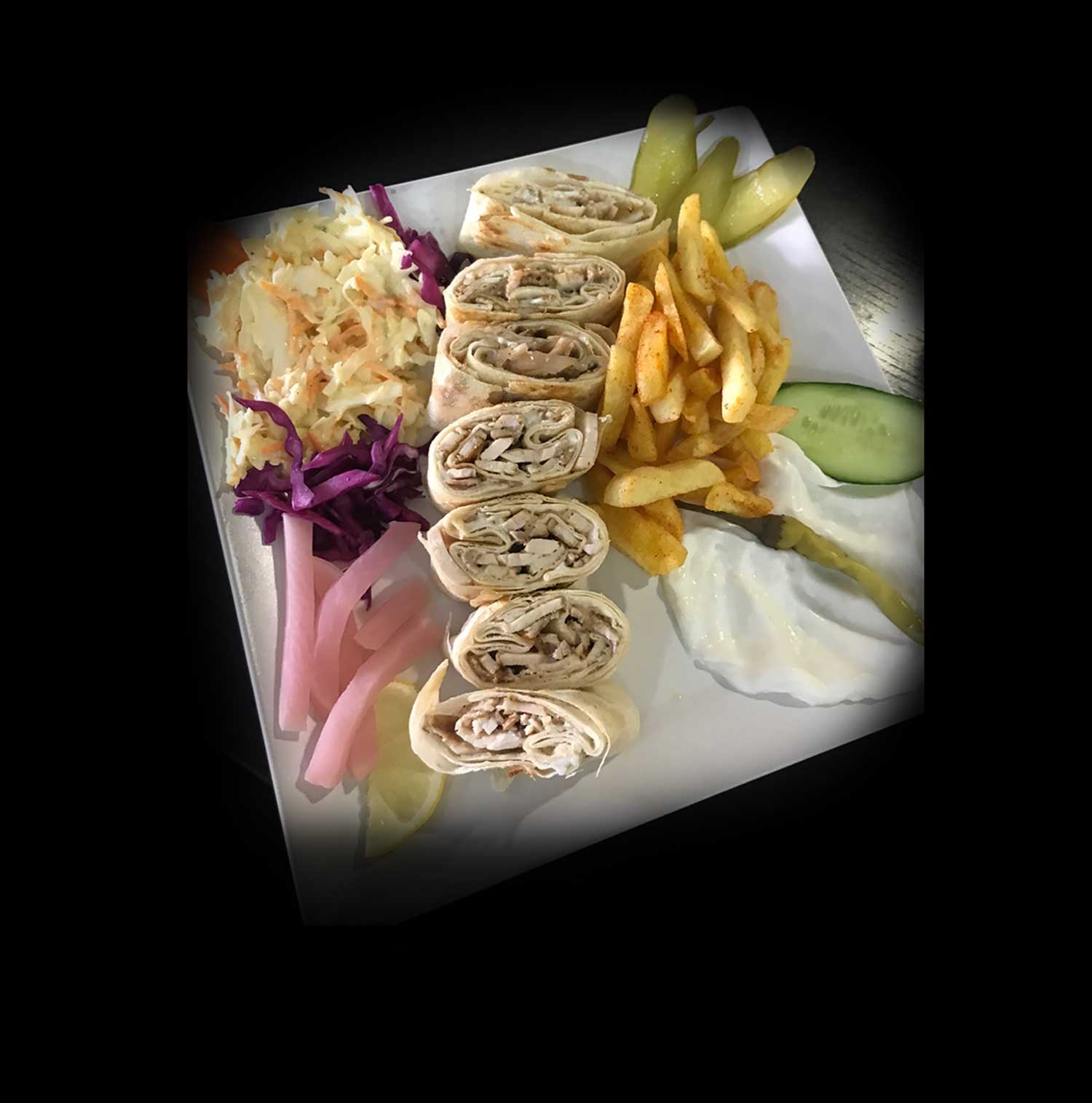 plate of chicken schawarma sandwish